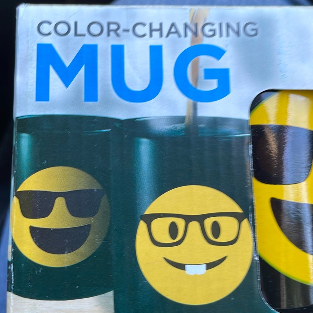 Emoji Yellow Smiley Cool Glasses Coffee Mug Cup Color Changing Black NEW IN BOX